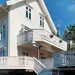 Vakantiehuis Waterfront Boat Included, Near Bergen *