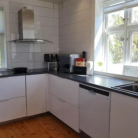 Boat Included, Waterfront Villa, Bergen Dom wakacyjny *