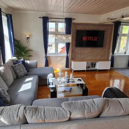 Waterfront Villa Boat Included, Near Bergen Holiday home