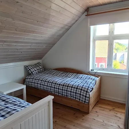 Waterfront Villa Boat Included, Near Bergen Holiday home