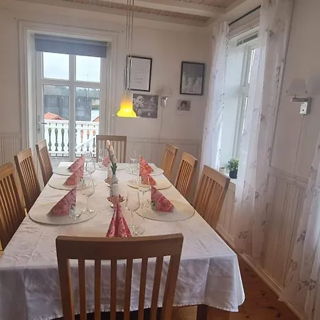 Boat Included, Waterfront Villa, Bergen Dom wakacyjny *