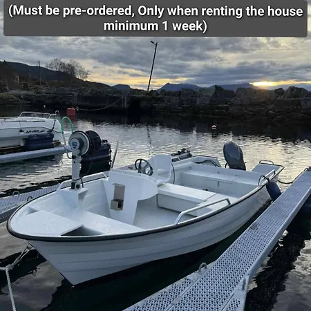 Boat Included, Waterfront Villa, Bergen Dom wakacyjny *