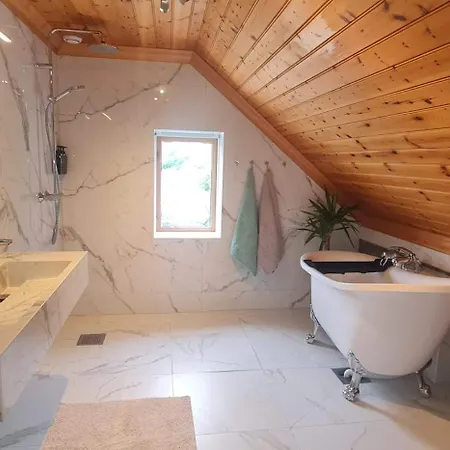 Boat Included, Waterfront Villa, Bergen Dom wakacyjny