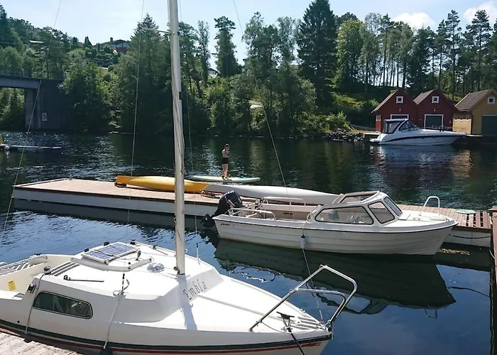 Waterfront Boat Included, Near Bergen بيت للعطل Lindås