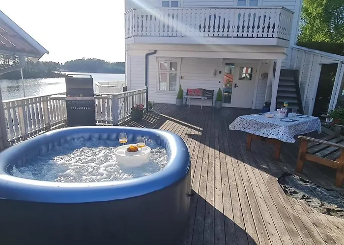 Waterfront Boat Included, Near Bergen بيت للعطل