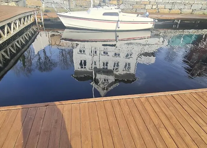 Dom wakacyjny Waterfront Boat Included, Near Bergen