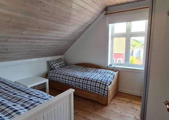 Waterfront Boat Included, Near Bergen بيت للعطل
