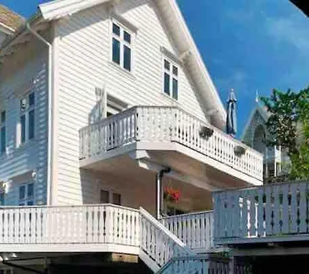 Сasa de vacaciones Waterfront Boat Included, Near Bergen *